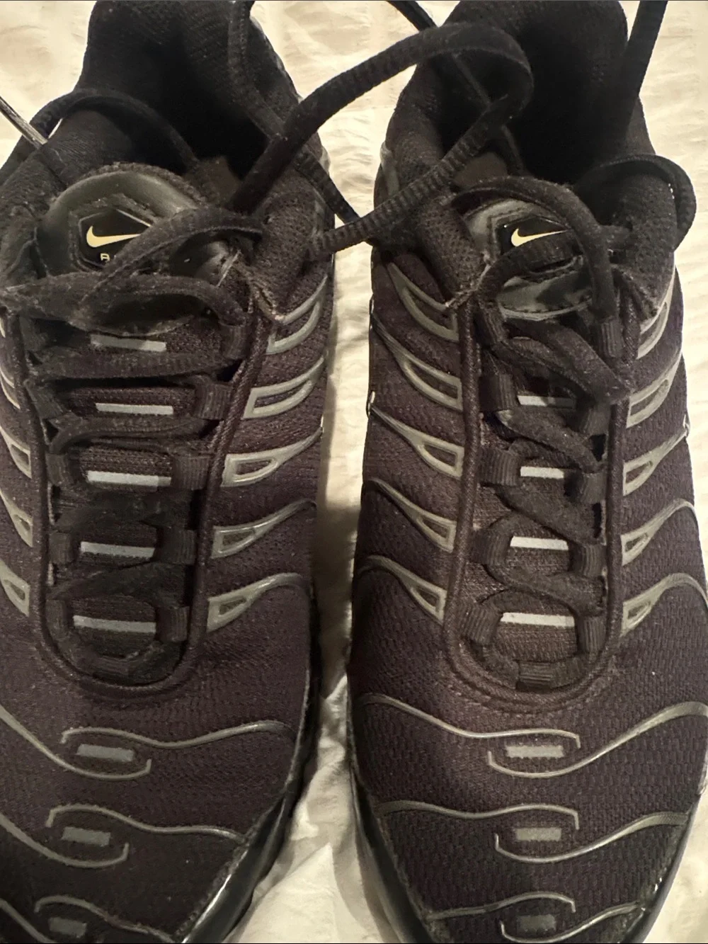 Nike Men’s Black and Gray Mesh Running Sneakers